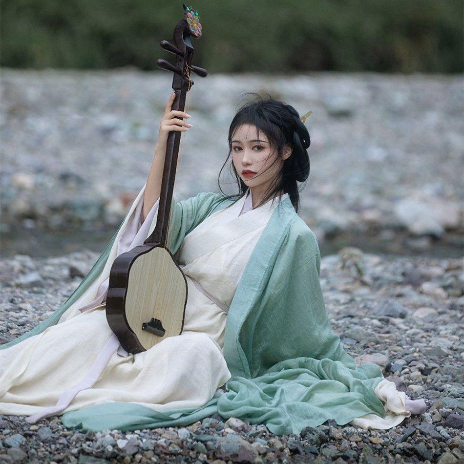 Charming Women's Suit Hanfu Set with Chinese Wei Jin Dynasty Style