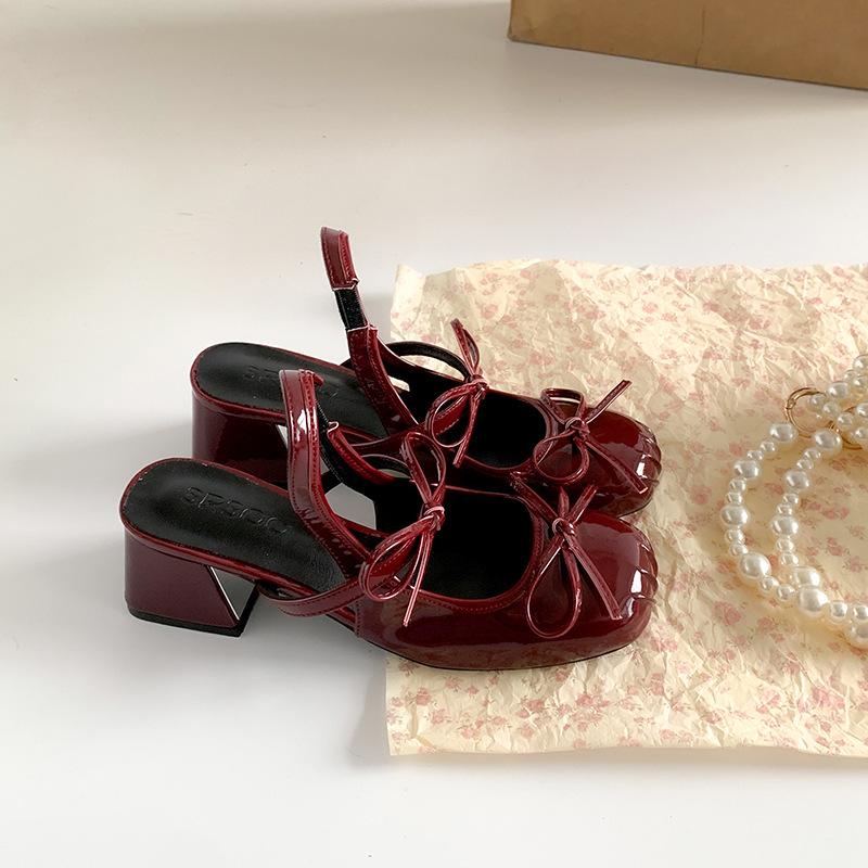 

Модный темперамент французский стиль с юбкой сумка голова толстый высокий каблук сандалии женские 2025 новый летний рост прохладные тапочки 39 бордовый