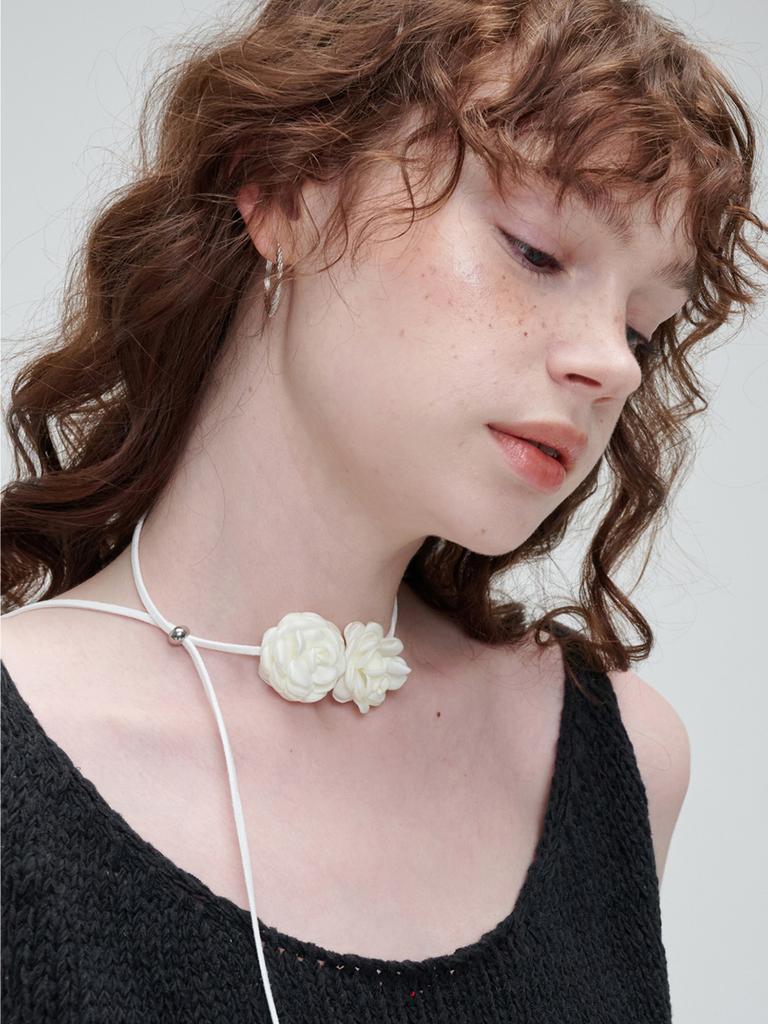 Noische N Fleur Necklace _ Ivory