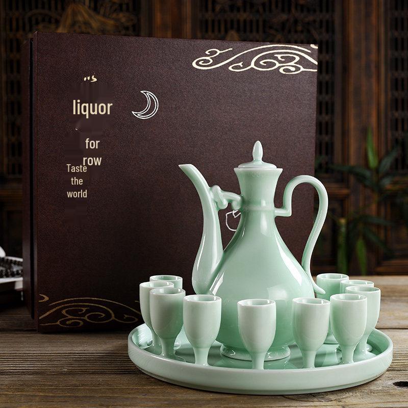 Antique Style Ceramic Wine Set: Decanter & Small Baijiu Cups