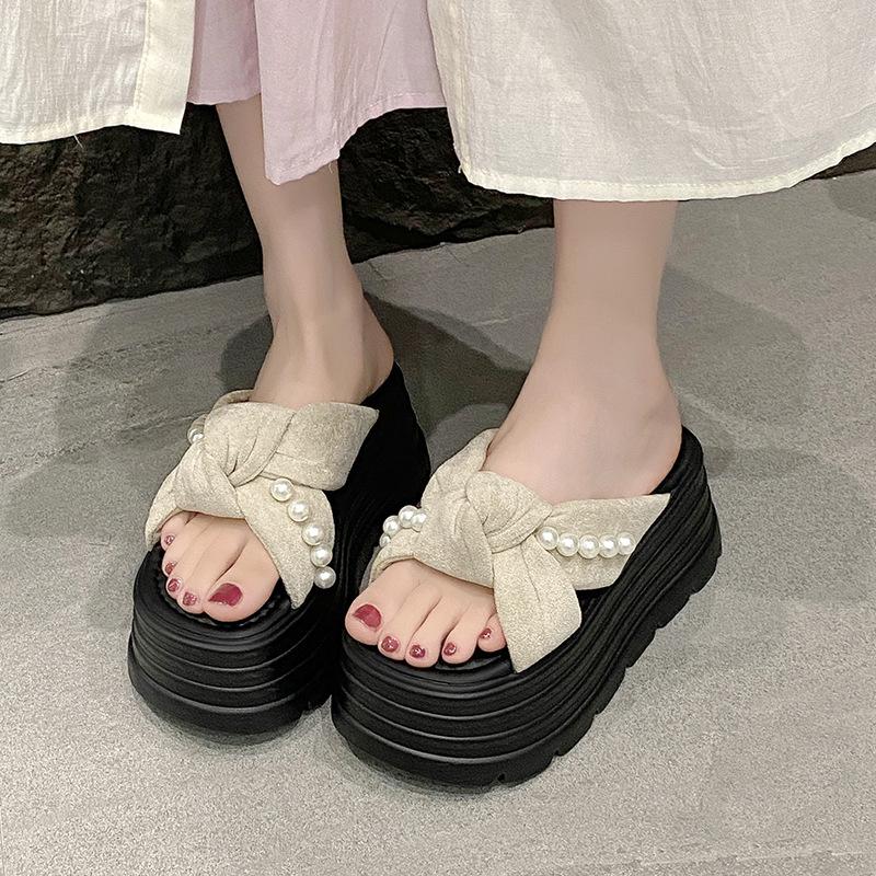 Spring and summer new cool slippers muffin thick bottom small man height increase bow pearl super high thick bottom fashion drag