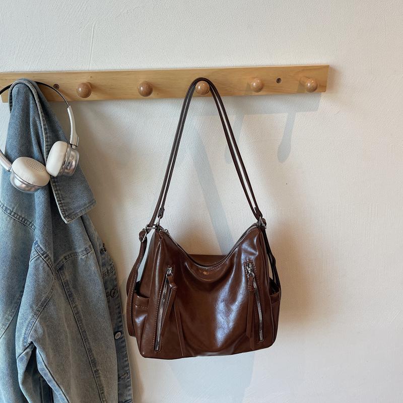 Casual Commuter Tote Bag Women's Large Capacity 2025 New Shoulder Messenger Bag Retro Fashion Lightweight Backpack