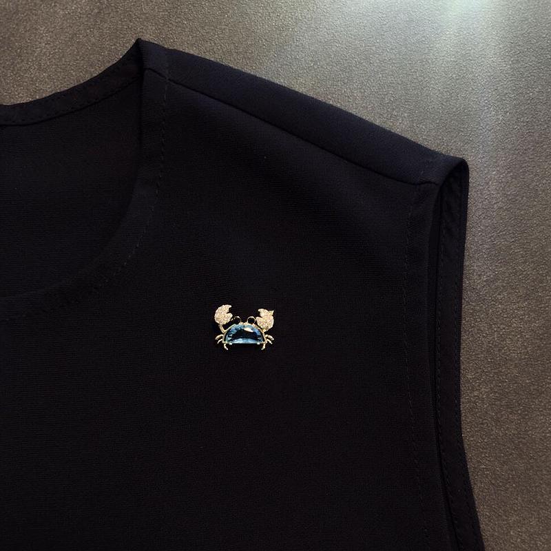 Cute Small Crab Brooch  Elegant Sweater Cardigan Corsage Jewelry For Women