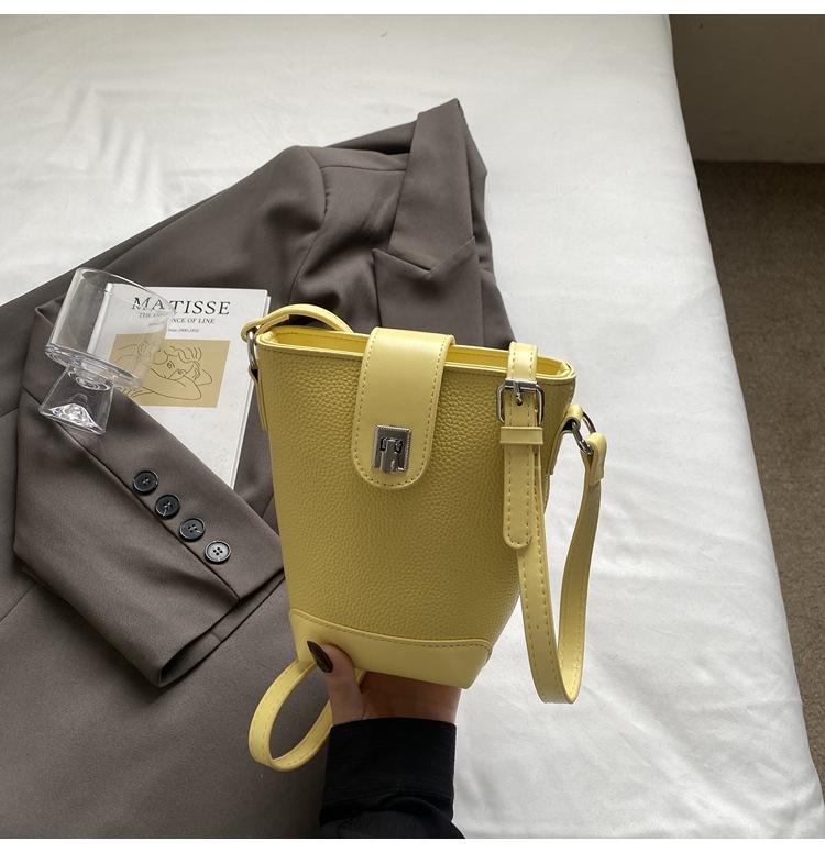 

Маленькая сумка премиум-текстуры контрастного цвета женская 2025 новая модная универсальная сумка-ведро летняя повседневная сумка-мессенджер жёлтый