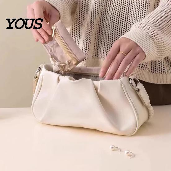 Daily Jewelry Storage Portable Bag, Flannel Organizer Case with Transparent Window And Travel Roll Smooth Zipper, Compact Necklace Holder for Commute