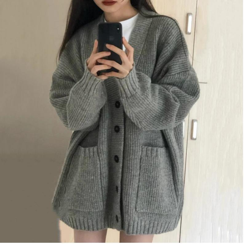 

Большой размер Свободная средней длины Куртка-свитер с карманами Ленивый стиль Корейский V-образный вырез Вязаный кардиган Женский Осень L