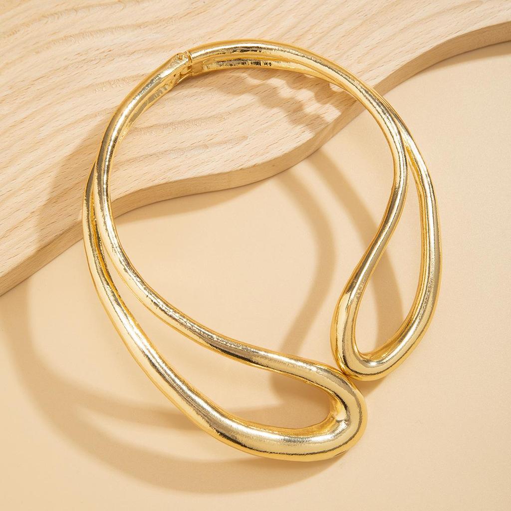 Glossy Retro Irregular Round Metal Choker Necklace for Women