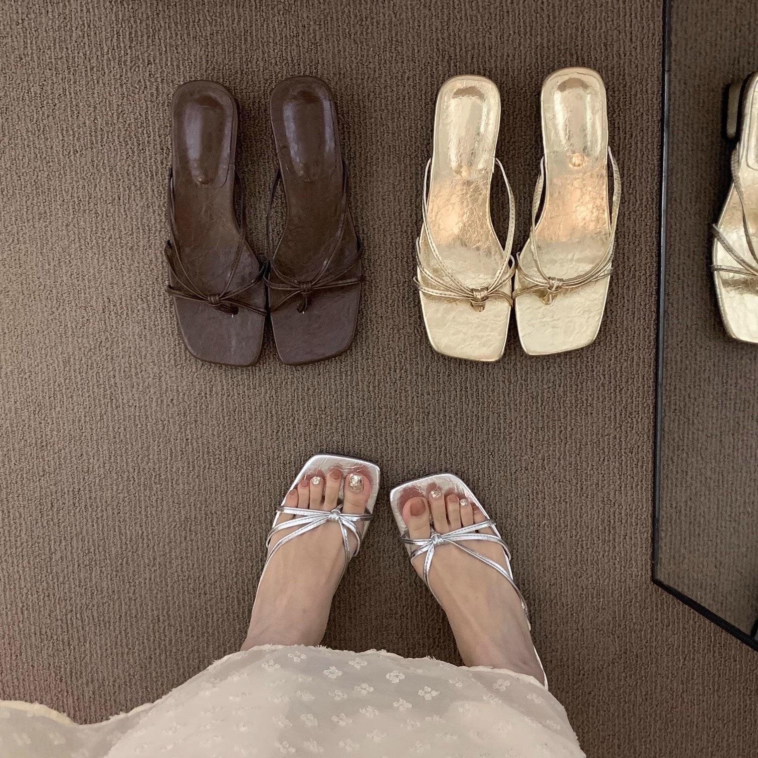 

Thick heel gold thin strap premium cool slippers fairy shoes wear holiday sandals 35 золотий