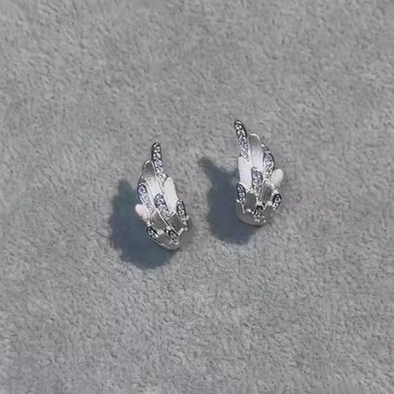 

Brushed texture inlay diamonds wing earrings for women simple and glossy exquisite earings stud suitable for daily jewelry серебряный