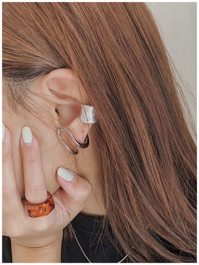 Japanese Minimalist Arc-Shaped Ear Cuff Earrings: Versatile, High-End and Stylish Stud Accessory.