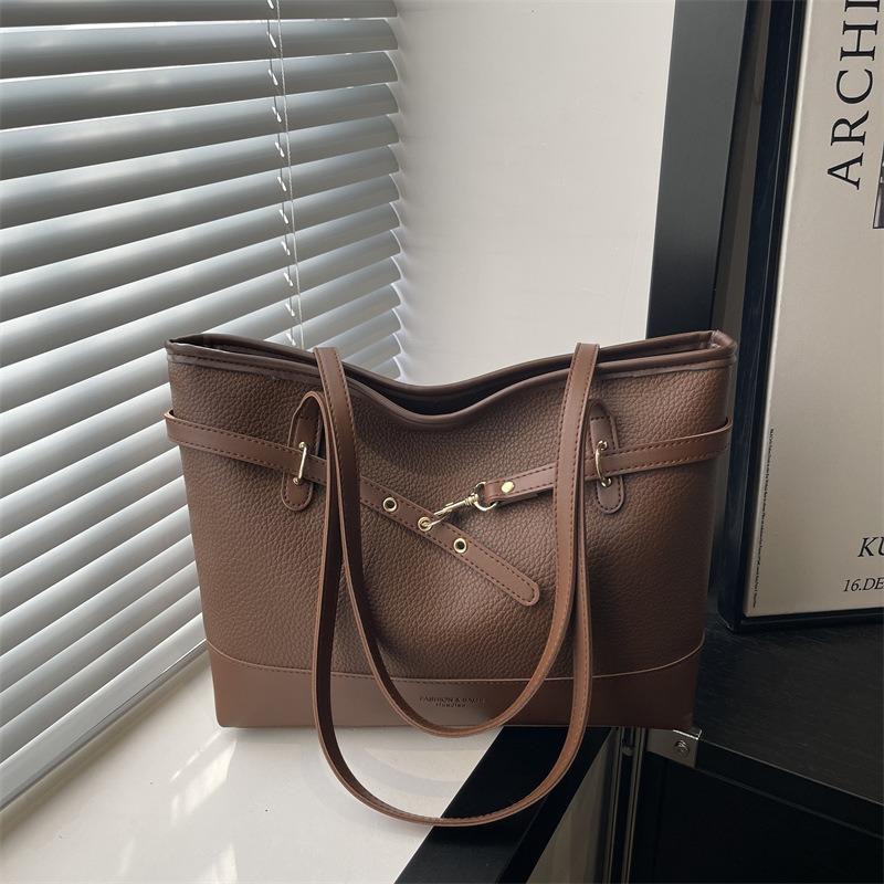 Large-capacity Casual Tote Bag Women's Spring New Simple Contrasting Color Shoulder Bag Commuting To Work Armpit Bag