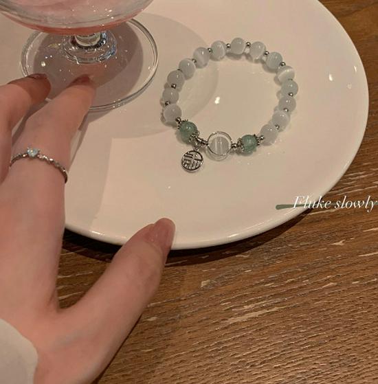 Elegant French Pearl Bracelet: Chic Retro Design for Women