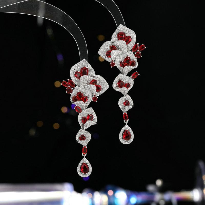 

SUYU Fashionable And Elegant Women s Designer Light Luxury Petal Leaf Earrings Trendy New Multi Color Accessories червоний
