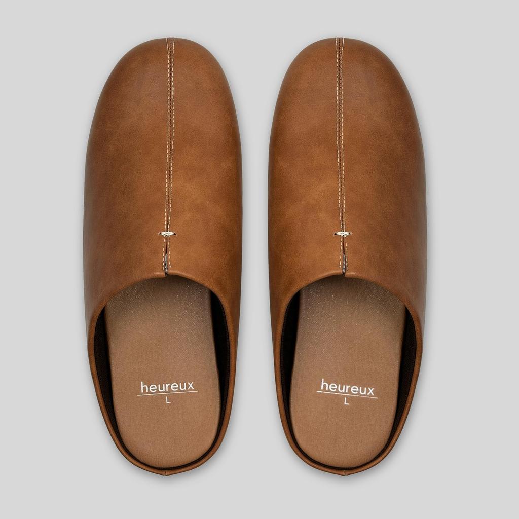 Comfortable room sandals made with the same manufacturing process as and Suitable for both men and Japanese shoe [heureux] shoes. Sound-absorbing