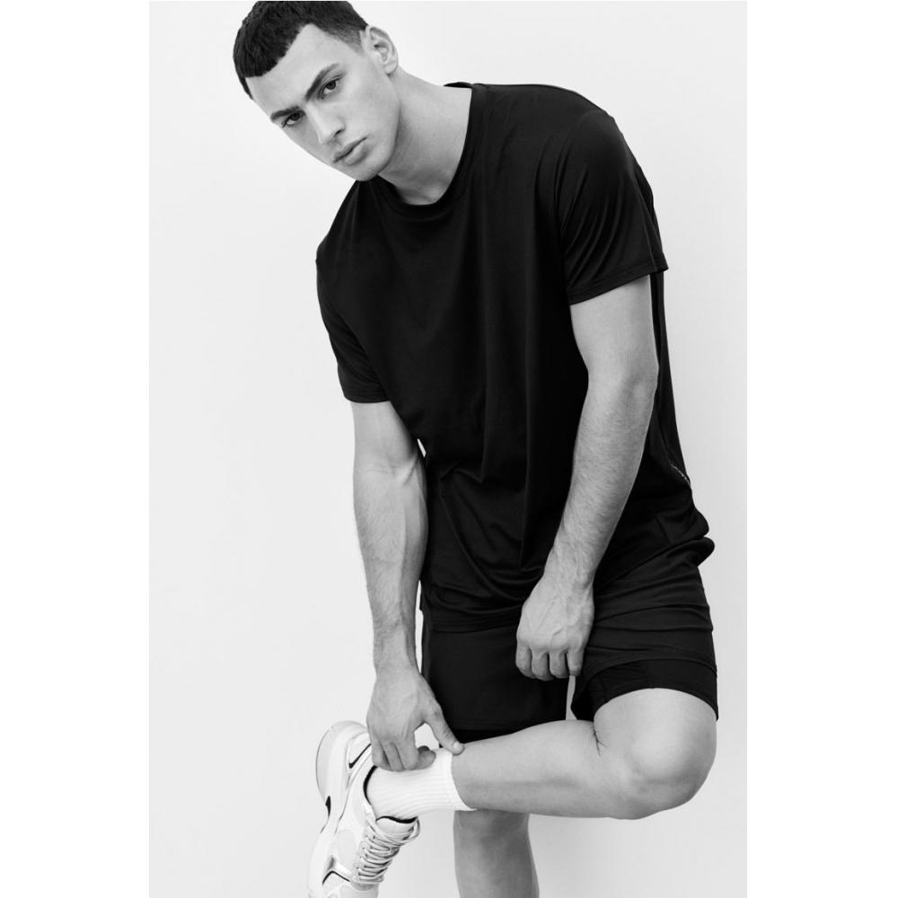 

Спортивный топ HM Regular Fit dryMove черный XS