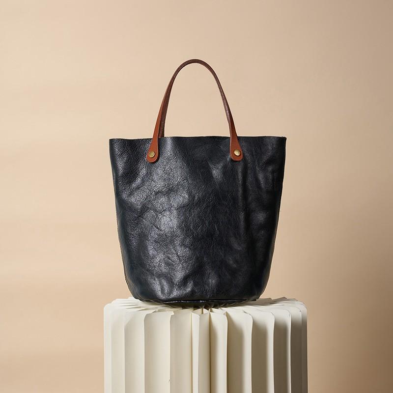 

Fashionable Retro Leather Women s Bag Handmade Top Layer Cowhide Tree Paste Vegetable Tanned Water Bucket Commuting Handbag Crossbody 18x18x23cm чорний