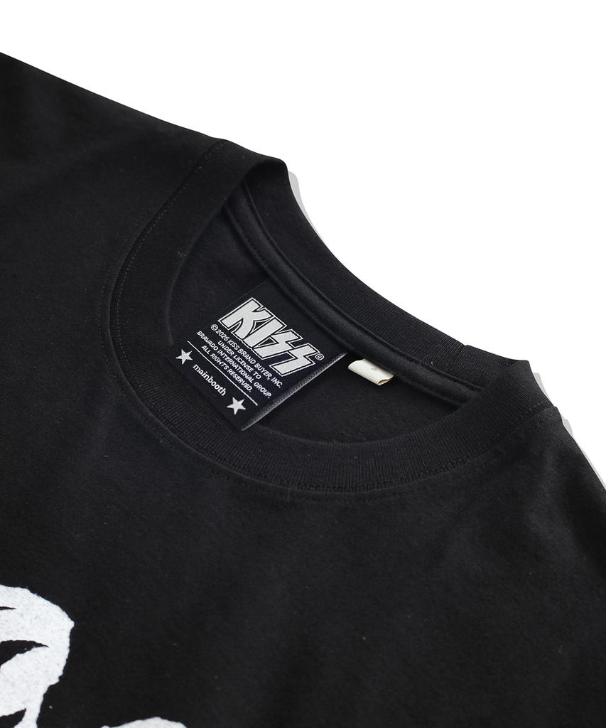 MAINBOOTH [Kiss] Four Face Oversized T-Shirt (Black)