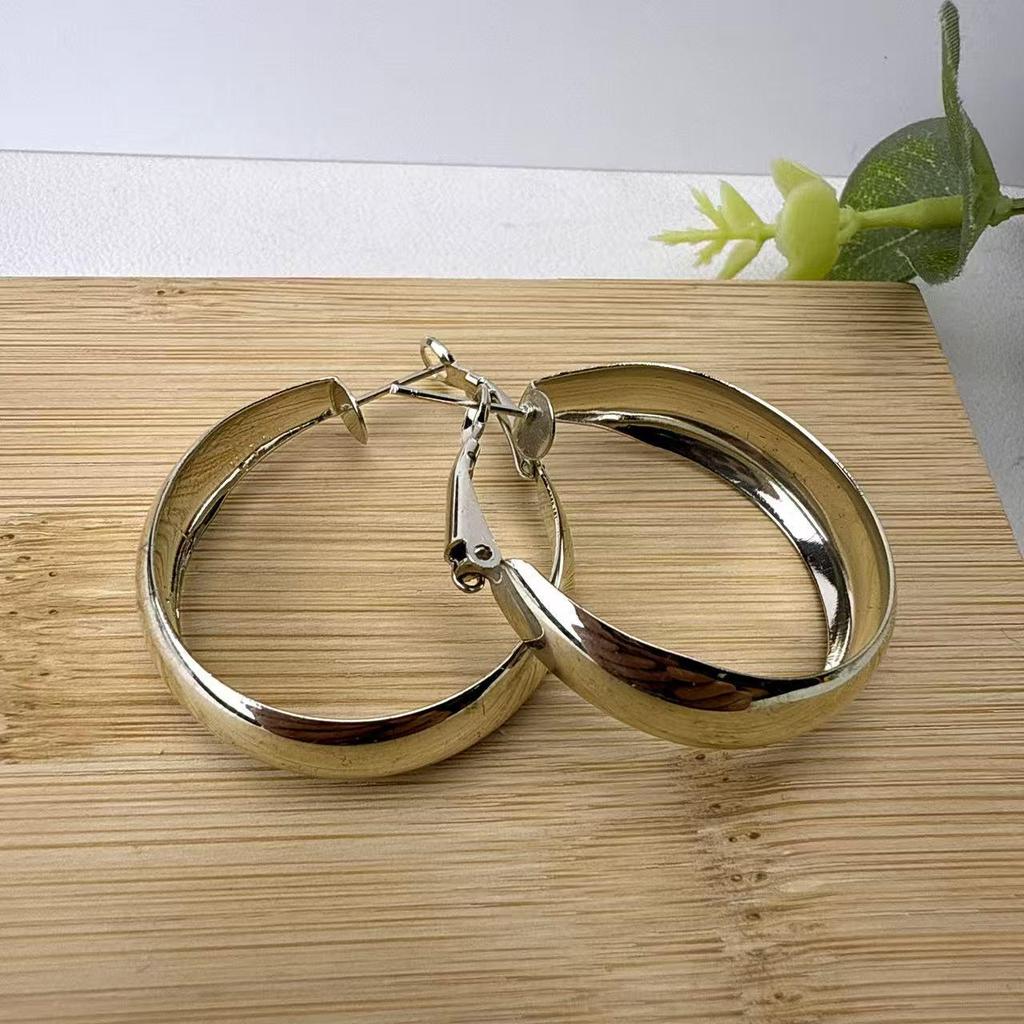 Europäische & Amerikanische Kühle Stil Kupferlegierung Creolen - Einfache, Modische, Gebürstete Metall Ohr Manschetten für Damen