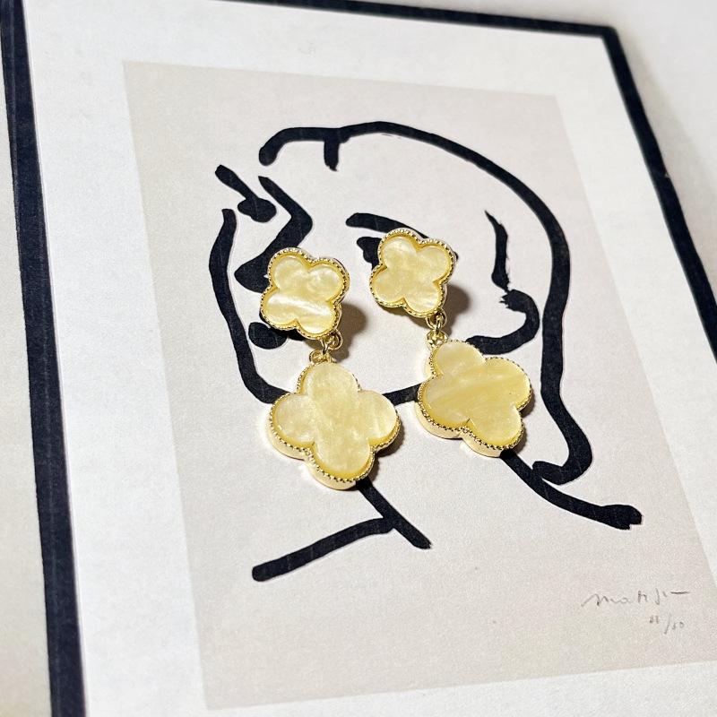 Orecchini Classici Erba Portafortuna per Donna Orecchini di Design di Nicchia Lusso Leggero di Alta Qualità Orecchini Temperamento