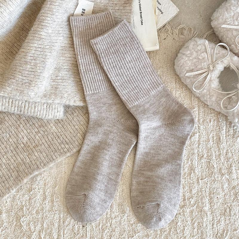Season Socks Stacking Socks Trendy Outer Wear Fleece Thickened Warm Wool Socks Solid Color Retro Medium Tube Socks