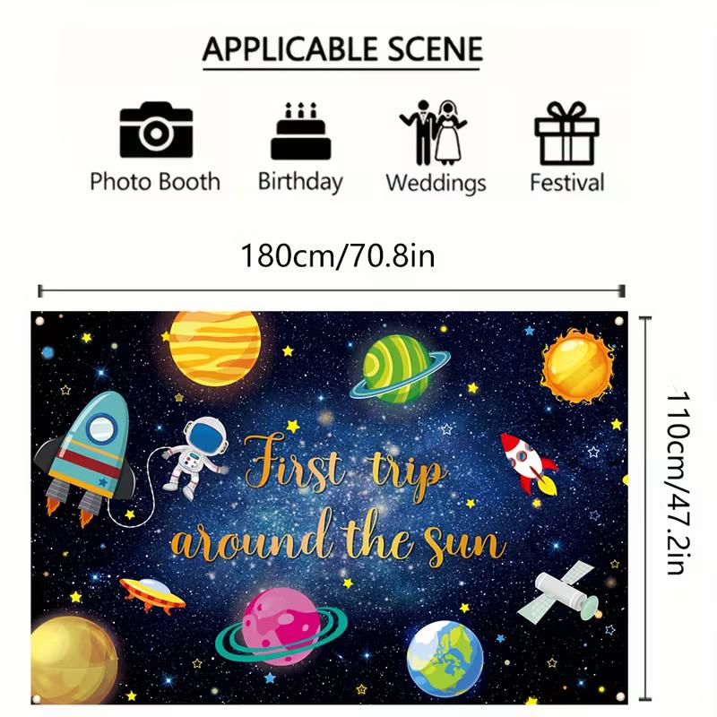 Verspieltes Weltraum-Erster-Geburtstag-Wandteppich, Cartoon-Planeten, Astronaut und Raketen am Sternenhimmel, Spielerische Wandkunst für Kinderparty