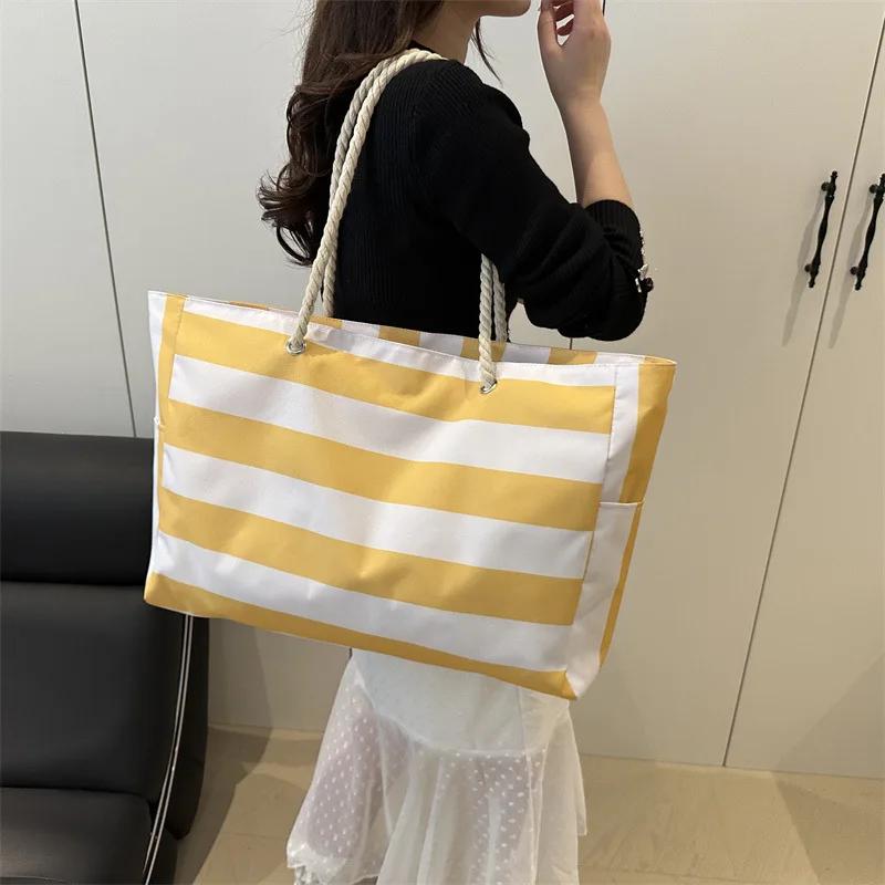 

Striped Zipper Outer Bag for Outdoor Travel and Vacation, Waterproof and Sand Resistant Canvas, Convenient Folding Beach Bag жовтий