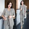 Moda autunnale femminile: Abito a tre pezzi casual slim-fit per un look professionale