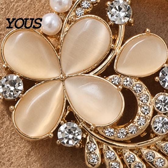 Metal Collar Pin Solid Alloy Pin, Four-Leaf Clover Center Shape Brooch with Electroplated Faux Opal, Anti-Oxidation Fastener for Coats