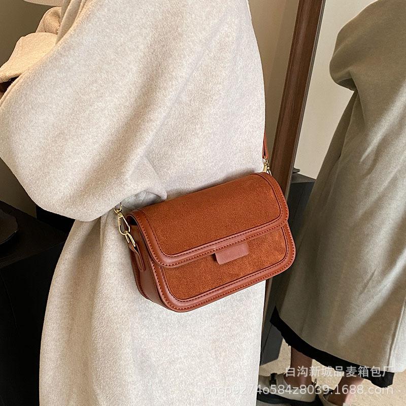 This year's popular niche design fashionable small bag women's 2025 new trendy retro suede messenger small square bag