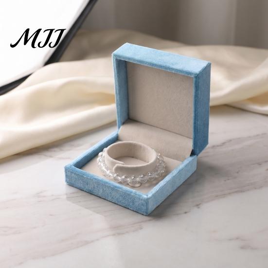 Blue Flannel Jewelry Box for Women Sky Velvet Box, Flip Top Case with Soft Lining Bracelet Packaging Lining, Portable Protective Container And Bangle