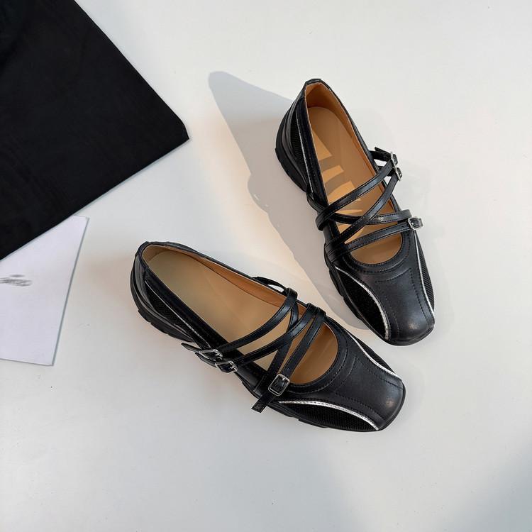 Design sense Internet celebrity women's shoes 2025 autumn new niche with skirt Korean version retro shallow mouth Mary Jane single shoes