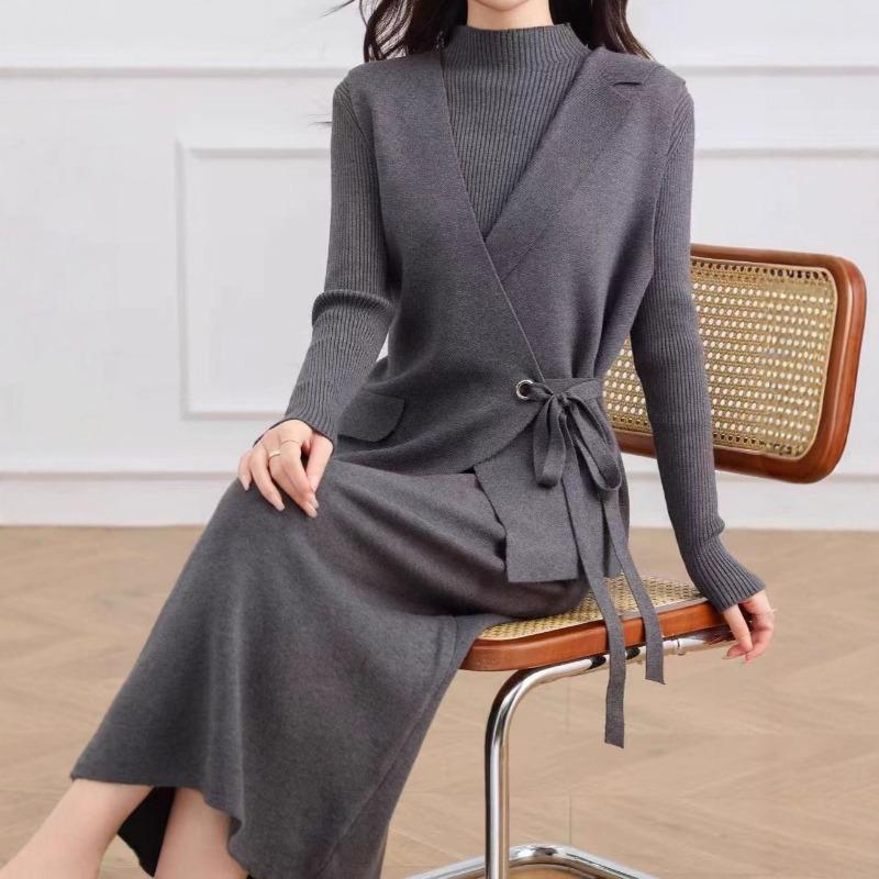 Fashion diagonal placket strap V-neck vest + knitted dress two-piece set autumn and winter temperament elegant wind sweater set women
