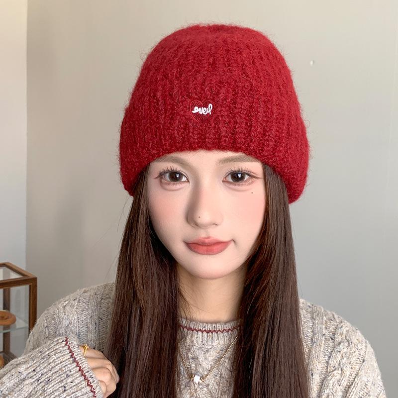 

Женская шерстяная шапка с вышивкой в японском стиле — теплая, вязаная, с защитой ушей для осени и зимы