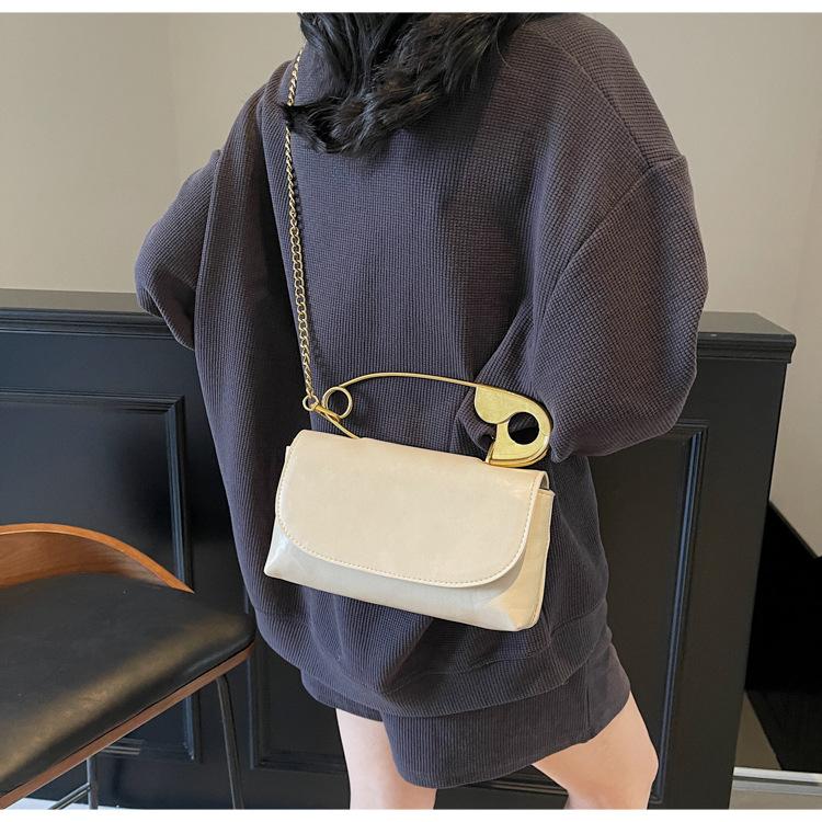 Faux Leather Paperclip Clutch for Women, Chic Chain Shoulder Bag, Minimalist Crossbody Purse