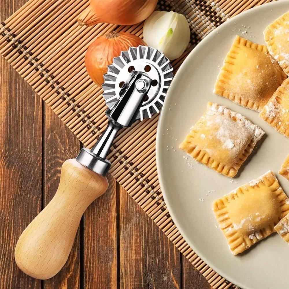 Ravioli Stempel Set, Ausstechformen mit Holzgriffen und geriffelten Kanten, geeignet für Ravioli, Pasta, Tortellini, Lasagne, Piroggen
