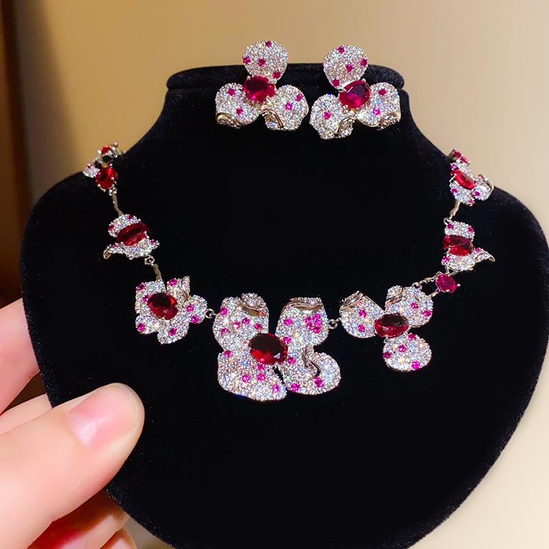 Exquisite French Zircon Flower Jewelry Set: Court-Style Clavicle Necklace & Pendant Earrings