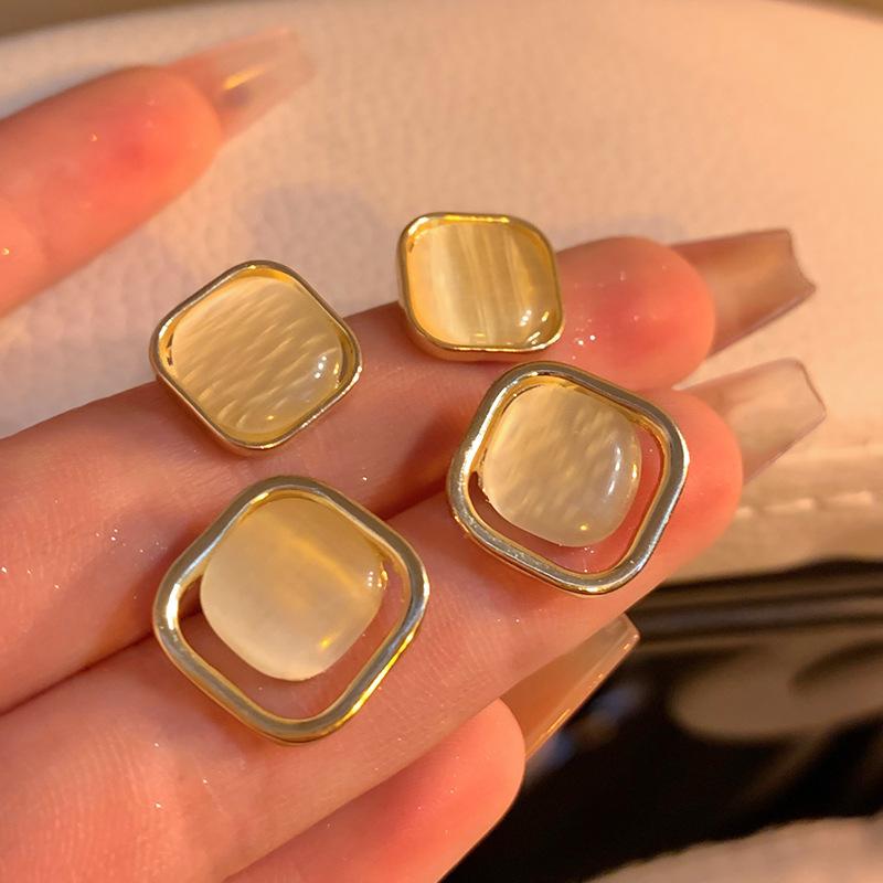 

Легкие, роскошные и элитные летние серьги с камнями «кошачий глаз» для женщин, серьги в новом популярном стиле, украшения для ушей интернет-знаменитостей в стиле ретро