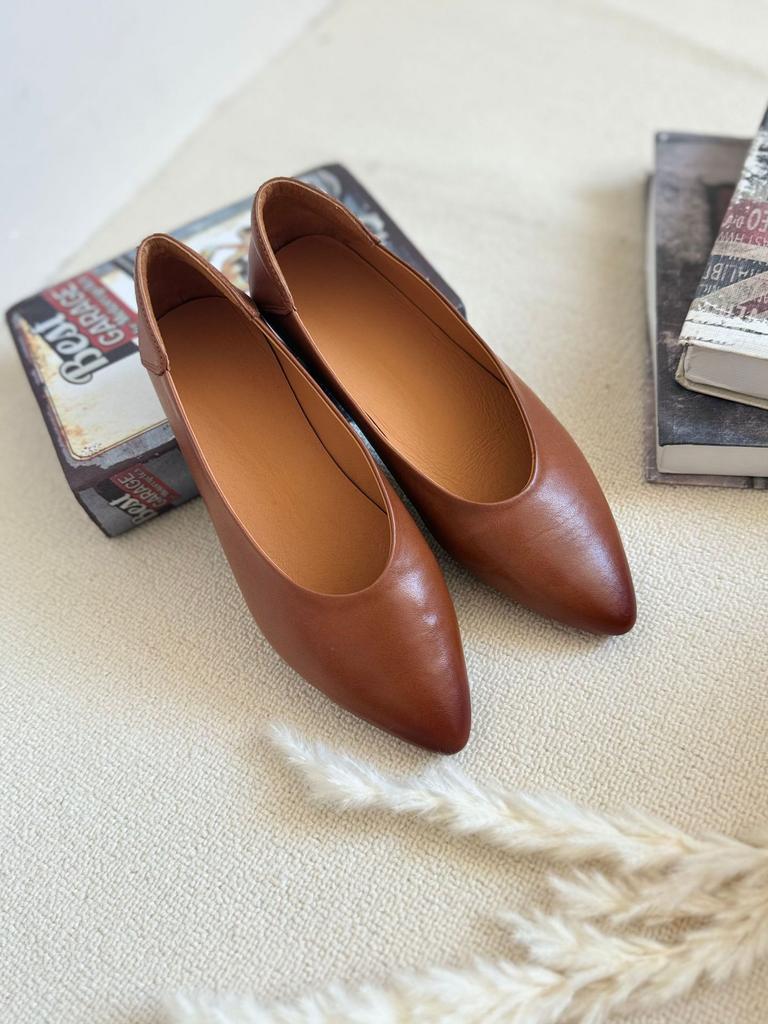 Spring New Leather Women's Pointed Single Shoes Versatile Comfortable Shallow Mouth Women's Shoes Flat Heel Women's Shoes One Pedal