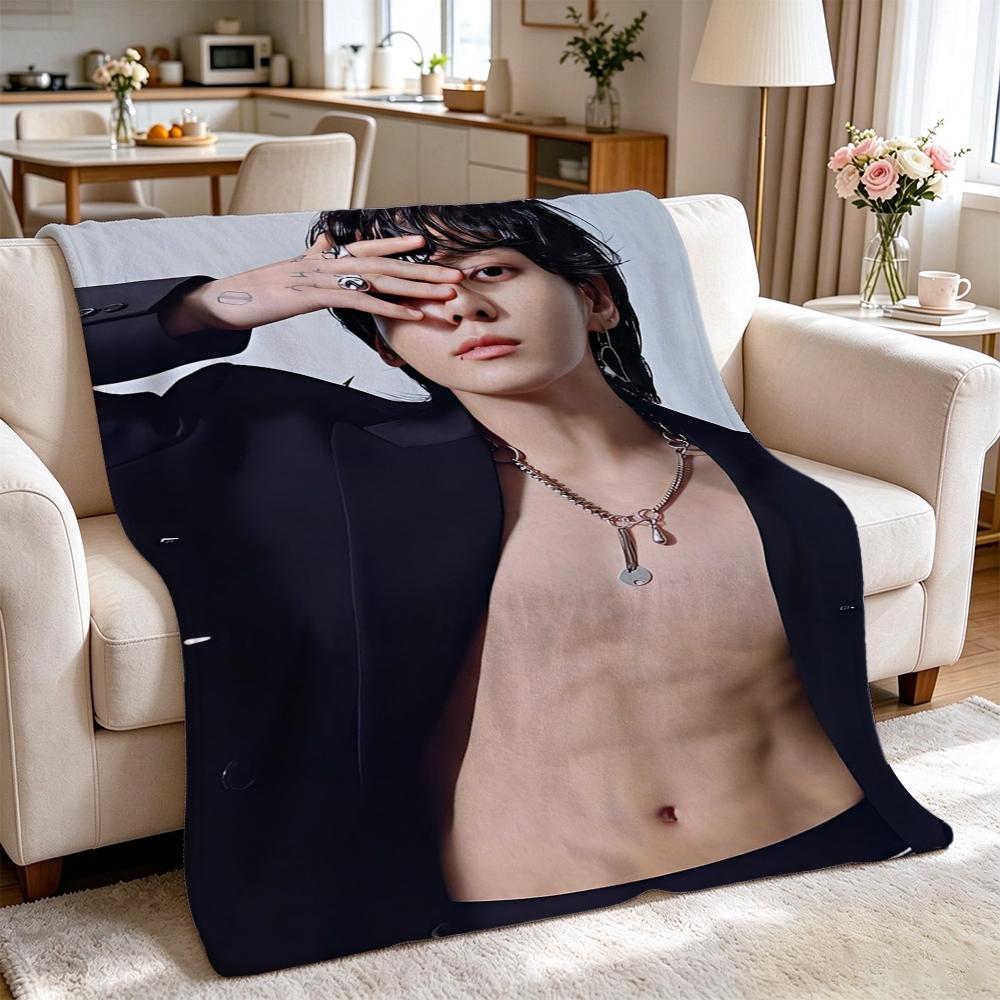 Moody Portrait Idol Pattern Blanket Machine Washable Fleece Blanket For Living Room Sofa Bedroom Bed Lightweight Home Decor Great Holiday Gift