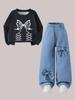 Lässiges 2-teiliges Outfit für Mädchen: Süßes Langarm-Rundhals-Oberteil mit Schmetterlingsdruck & Jeans mit 3D-Schleifen-Detail (Herbst/Winter-Stil)