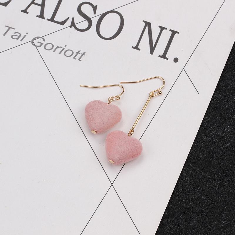 Herbst und Winter, Flanell Pfirsichherz Liebe Asymmetrische Ohrringe, Perle Süße Temperament Ohrringe