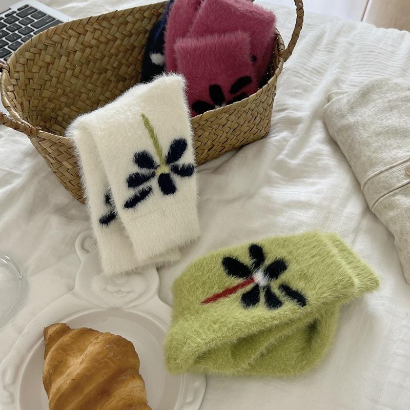 Mink Fur Small Flower Cute Home Fleece Warm Mid-calf Women's Socks, Women's Autumn and Winter Thickened Snow Mohair Socks