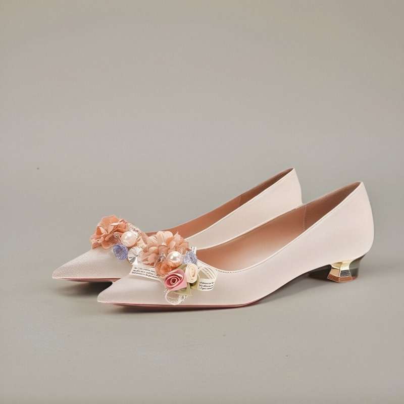 Niche French gentle temperament flower high heels pointed single shoes women's 2025 new wedding shoes low heels are not tired