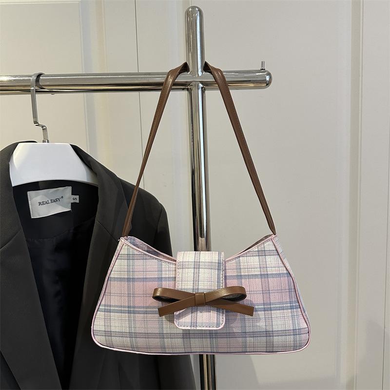 Trendy foreign style retro plaid armpit bag 2025 new sweet cool locomotive style shoulder bag temperament commuter baguette bag