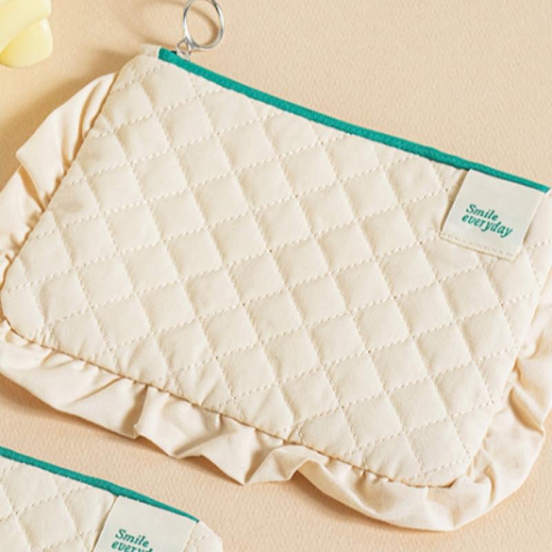 Daiso Frill Square Pouch