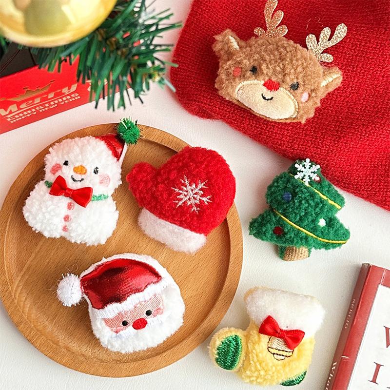 Christmas Plush Doll Brooch Christmas Tree Santa Claus Snowman Socks Pin Bag Coat Sweater Scarf Badge Pins Accessorie