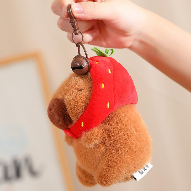 Chapéu de morango capivara brinquedo de pelúcia simulação tartaruga mochila capibara animais de pelúcia papa mão círculo anel tamanho pequeno pingente