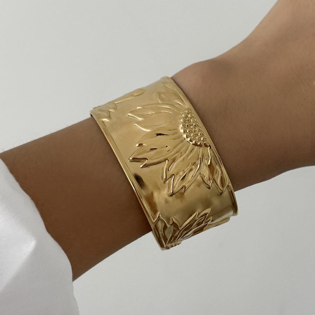 Vintage Stainless Steel Flower Heart Bracelet For Women Gold Color Irregular Geometric Cuff Bangles Bracelets Aesthetic Jewelry