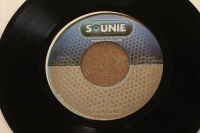 7inch Record ANTHONY B - The World NONE Sounie Producti 2008 Jamaica Reggae, Ska & Dub Used