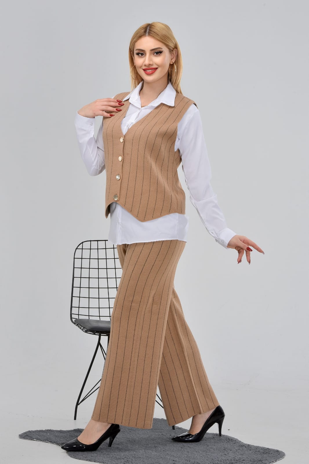 

Рубашка, жилет, широкие брюки, трикотажной костюм